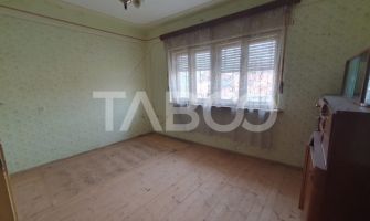Casa de vanzare in Mandra 140 mp utili curte sura anexe 3 beciuri
