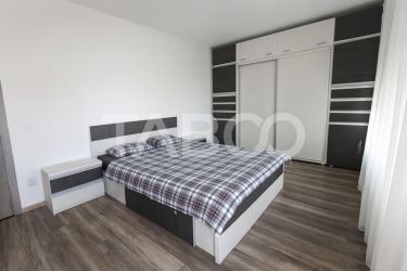 Casa de vanzare in Zavoi cu 3 camere 2 bai curte libera de 50 mp