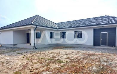 Casa de vanzare pe 1 nivel 92 mp 3 camere teren livada 2042 mp Sacel