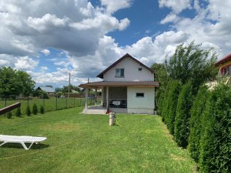 Casa de vanzare , Stefanesti (zona Muzeul Golesti)