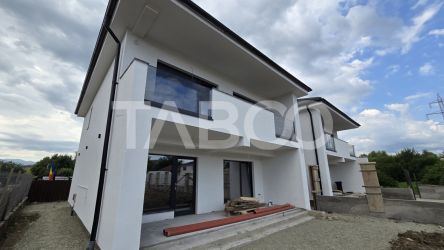 Casa de vanzare tip duplex 124mp 4 camere 2 parcari Selimbar