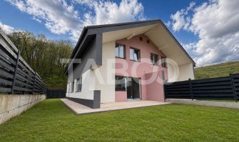 Casa duplex cu 4 camere si curte in Floresti Tauti