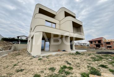 Casa duplex de vanzare exclusivist calitate superioara in Voronet 
