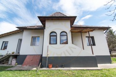  Casa gata de mutat+teren 1000 mp in zona de deal, jud. Arges