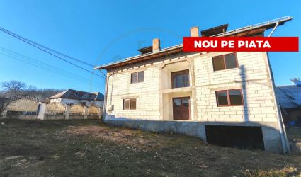 Casa generoasa cu teren de 1186 mp intravilan-Retevoiesti -Pietrosani-