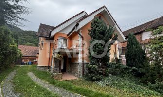 Casa ideala pentru muncitori de inchiriat 5 camere si curte  
