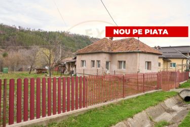 Casa in Leresti, la strada principala, cu rau in spate | teren 831 mp-