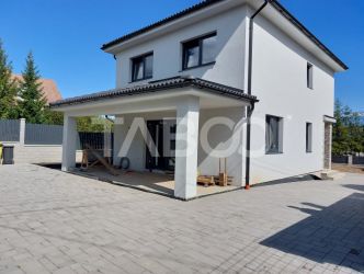 Casa individuala  120 mpu 4 camere teren liber 560 zona buna Tocile