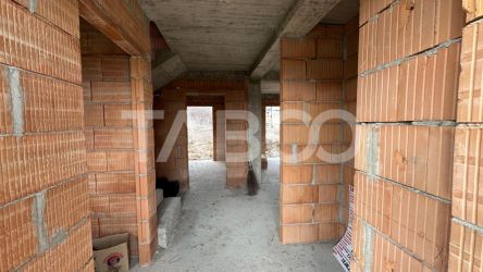 Casa individuala 127 mpu  5 camere  de vanzare curte 500 mp carport 