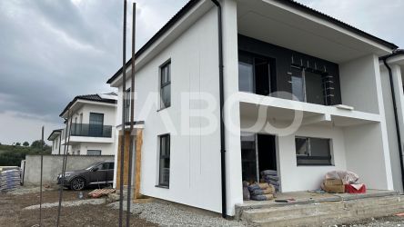 Casa individuala 130 mpu de vanzare curte libera 410mp zona Selimbar