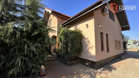 Casa individuala, 160 mp cu atelier auto 110 mp, in Utvin