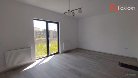 Casa individuala, 3 camere, la drum asfaltat,  Sacalaz - Zona de Vest