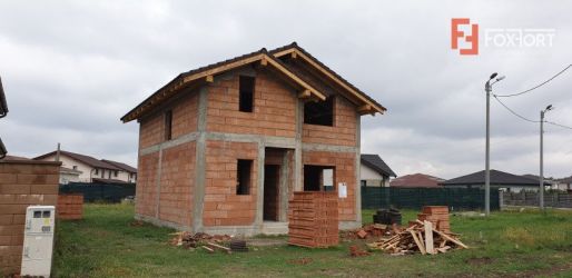 Casa individuala 4 camere de vanzare Mosnita Noua