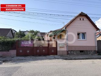 Casa individuala 500 mp teren cu acces auto in curte in Sura Mare