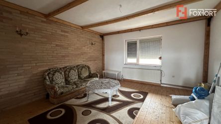 Casa individuala 6 camere, 200 mp, in Mosnita Veche, vatra satului