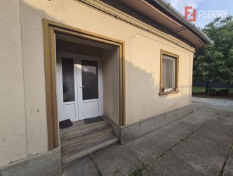 Casa individuala cu 2 spatii comerciale inchiriate – zona Lipovei