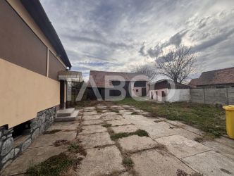Casa individuala cu 3 camere  de vanzare 1020 mp teren in Hamba