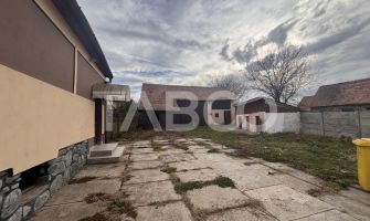 Casa individuala cu 3 camere  de vanzare 1020 mp teren in Hamba