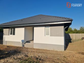 Casa individuala cu 3 camere si 656 mp teren, de vanzare in Sanmihaiu 