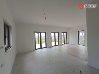 Casa individuala cu 4 camere de vanzare in Mosnita Noua 