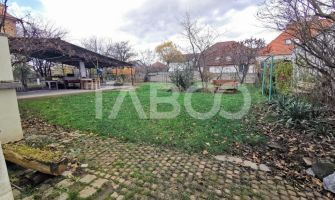 Casă individuală cu 4 camere și 900 mp teren în zona Calea Poplăc