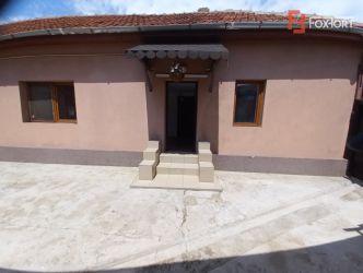 Casa individuala cu 4 camere - zona Crisan | 2 corpuri de cladire 