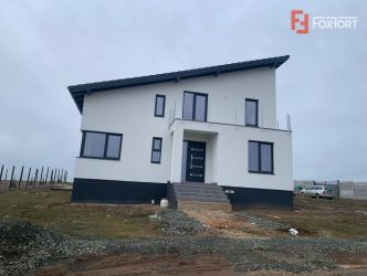 Casa individuala cu 5 camere si teren de 840 mp, Pischia