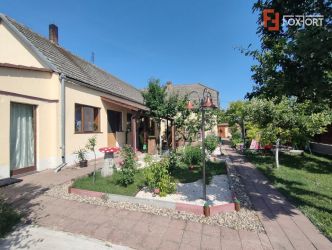 Casa individuala cu 6 camere la intrare în Dinias - ID V3566