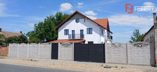 Casa individuala cu 6 camere Parter + 1 Etaj in Comlosu Mare