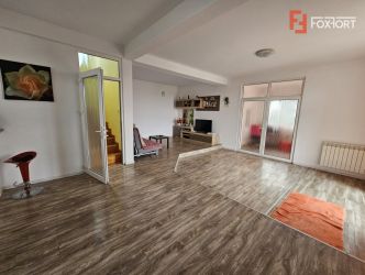 Casa individuala cu 7 camere, spatioasa in Sofronea