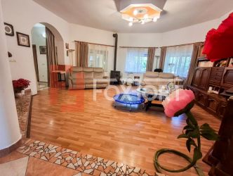 Casa individuala cu 8 camere si teren de 832 mp de vanzare, zona Giroc