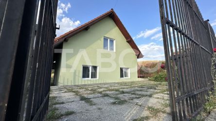 Casa individuala cu intrare de la 2 strazi 4 camere Poplaca Sibiu 