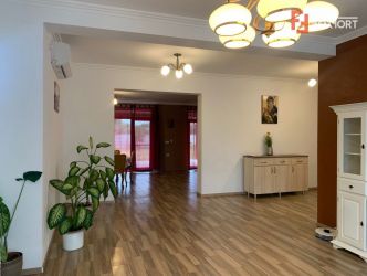 Casa Individuala de inchiriat 5 camere, 1000 mp teren, Parta