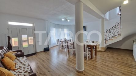 Casa individuala de inchiriat cu panouri folovoltaice Gura Raului