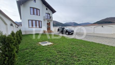 Casa individuala de inchiriat cu panouri folovoltaice Gura Raului