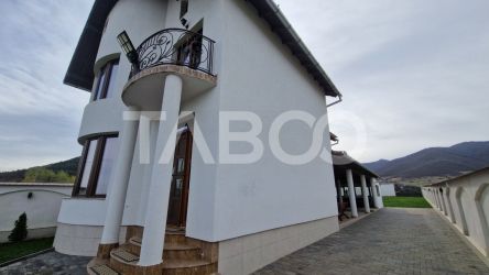 Casa individuala de inchiriat cu panouri folovoltaice Gura Raului