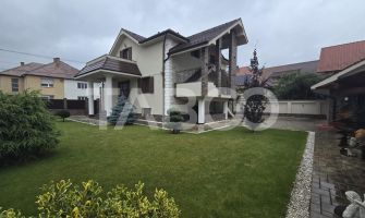 Casa individuala de vanzare 10 camere 691mp teren si garaj zona Lupeni