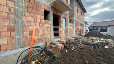 Casa individuala de vanzare  130 mpu curte libera 410 mp in Selimbar