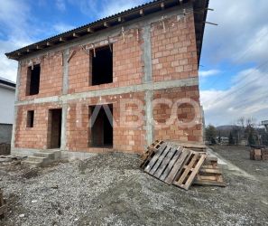 Casa individuala de vanzare 130 mpu curte libera 410 mp zona Selimbar