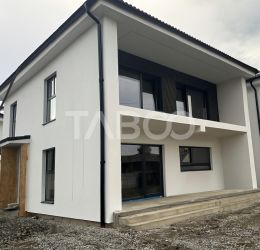 Casa individuala de vanzare 130 mpu curte libera 410mp zona Selimbar