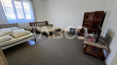 Casa individuala de vanzare 3 camere 2 bai si garaj Piata Cluj
