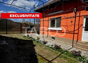 Casa individuala de vanzare 3 camere curte si gradina Beclean