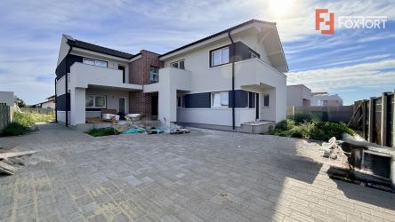 Casa individuala de vanzare, 8 camere + 4 bai - Mosnita Veche
