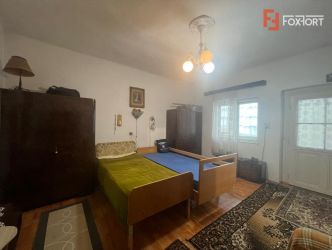 Casa individuala de vanzare cu 2 camere si teren de 366 mp, zona Fabri