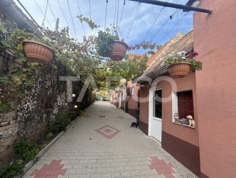 Casa individuala de vanzare cu 470 mp teren zona linistita Sura Mare 