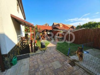 Casa individuala de vanzare cu 5 camere 2 bai si garaj Selimbar 