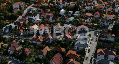 Casa individuala de vanzare in Gruia cu teren generos