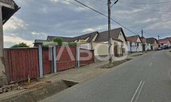 Casa individuala de vanzare in Poplaca -acces auto si strada asfaltata