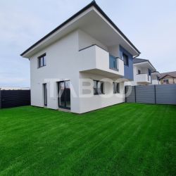 Casa individuala de vanzare in Selimbar - strada privata si pavata