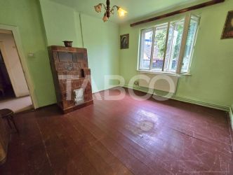 Casa individuala de vanzare teren 561 mp garaj pivnita Central Sibiu